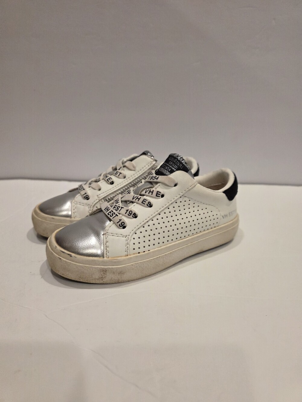 ​Vintage Havana Kids White Silver Metallic Side Zip Sneaker Sz 10